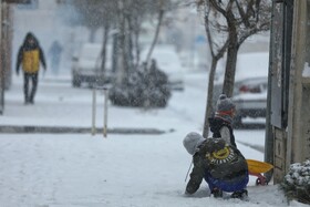 بازی کودکان در برف 