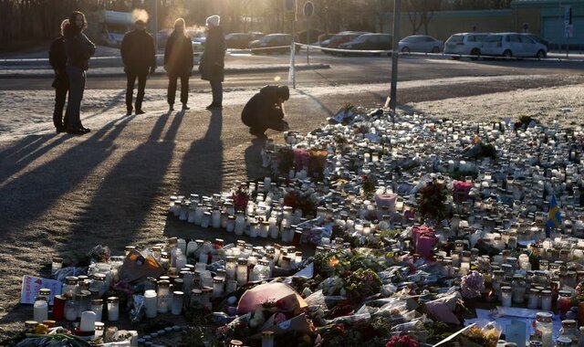 عکس: رویترز تشدید قوانین حمل سلاح پس از مرگبارترین تیراندازیِ جمعی در سوئد