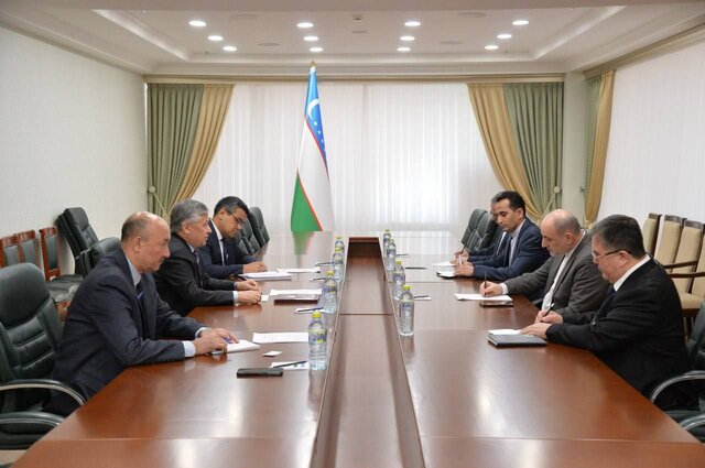 تاکید بر تقویت روابط دو جانبه در دیدار دیپلمات ایرانی با قائم مقام وزیر خارجه ازبکستان تاکید بر تقویت روابط دو جانبه در دیدار دیپلمات ایرانی با قائم مقام وزیر خارجه ازبکستان