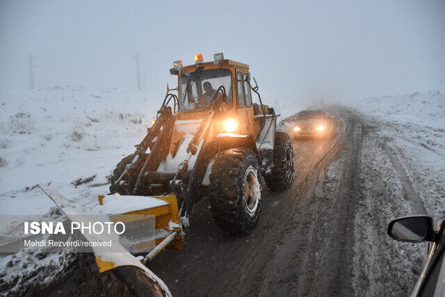 برفروبی ۱۳ میلیون مترمکعبی در محورهای گیلان برفروبی ۱۳ میلیون مترمکعبی در محورهای گیلان