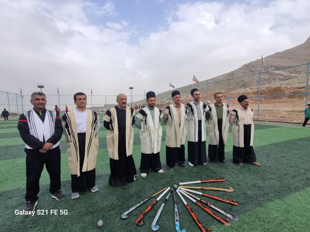 برگزاری مسابقه هاکی در خوزستان با لباس بختیاری برگزاری مسابقه هاکی در خوزستان با لباس بختیاری
