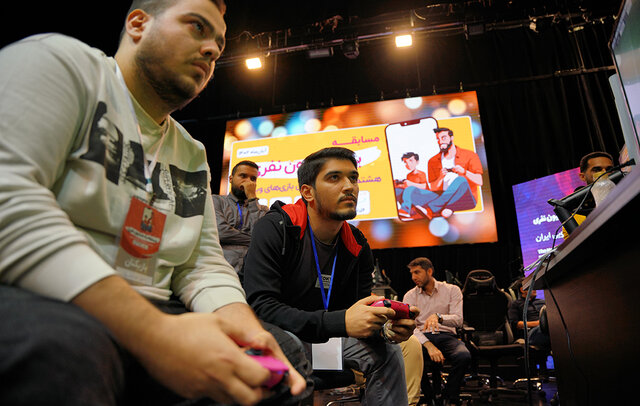 تصویر آرشیوی است جشنواره بازیهای رایانهای فجر؛ طفل سر راهی وزارت ارشاد؟!