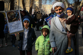 حضور خانوادگی اصفهانی‌ها در جشن ملی ۲۲ بهمن