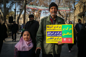 حضور خانوادگی اصفهانی‌ها در جشن ملی ۲۲ بهمن