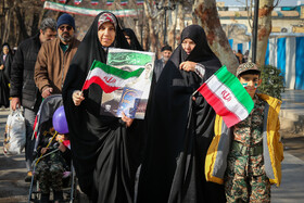 حضور خانوادگی اصفهانی‌ها در جشن ملی ۲۲ بهمن