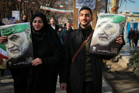 حضور خانوادگی اصفهانی‌ها در جشن ملی ۲۲ بهمن