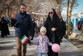 حضور خانوادگی اصفهانی‌ها در جشن ملی ۲۲ بهمن