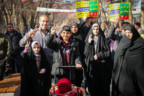 حضور خانوادگی اصفهانی‌ها در جشن ملی ۲۲ بهمن