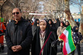 حضور خانوادگی اصفهانی‌ها در جشن ملی ۲۲ بهمن