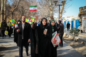 حضور خانوادگی اصفهانی‌ها در جشن ملی ۲۲ بهمن