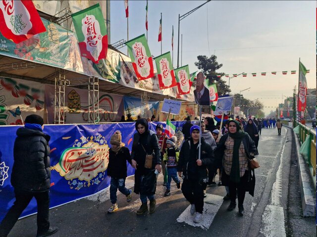 خیابان انقلاب تهران مهیای استقبال از حضور مردم