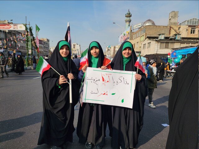 پیام تهرانیها به دشمنان انقلاب پیام تهرانیها به دشمنان انقلاب