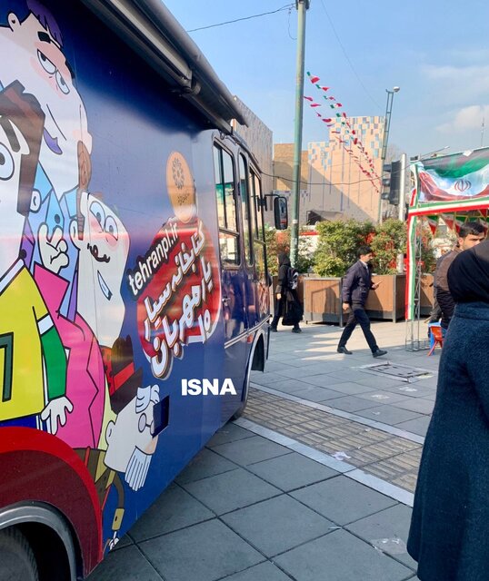 قابهایی از فرهنگ و هنر در راهپیمایی ۲۲ بهمن به روایت ایسنا