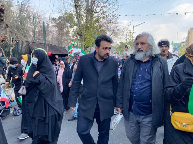قابهایی از فرهنگ و هنر در راهپیمایی ۲۲ بهمن به روایت ایسنا