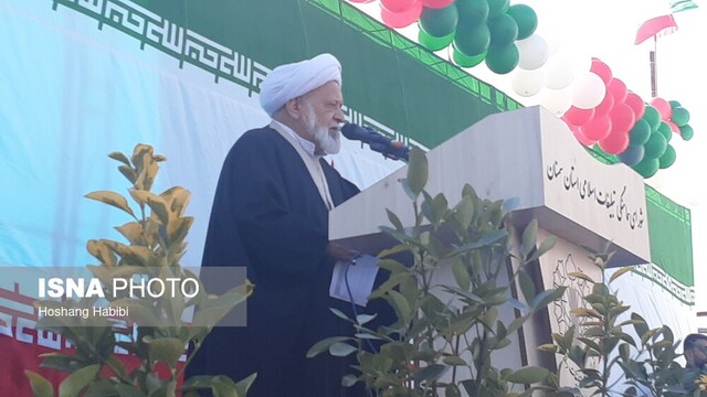 عضو مجمع تشخیص مصلحت نظام: ۴۹ درصد جمعیت ایران در سالهای قبل از انقلاب زیر خط فقر بودند عضو مجمع تشخیص مصلحت نظام: ۴۹ درصد جمعیت ایران در سالهای قبل از انقلاب زیر خط فقر بودند