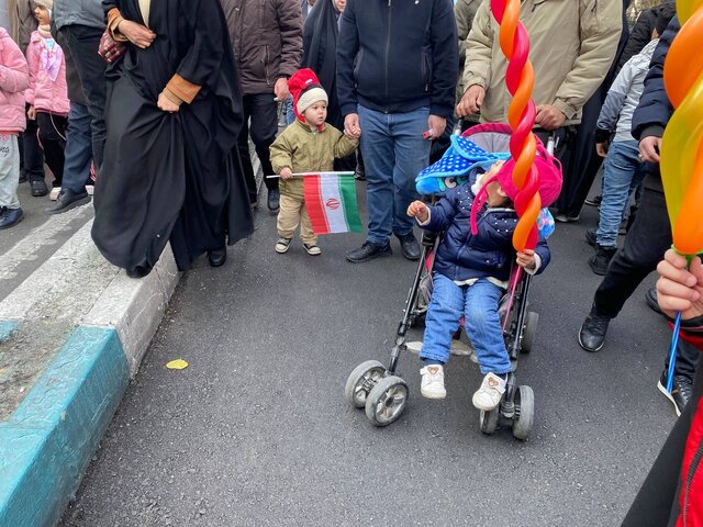 قابهایی از فرهنگ و هنر در راهپیمایی ۲۲ بهمن به روایت ایسنا