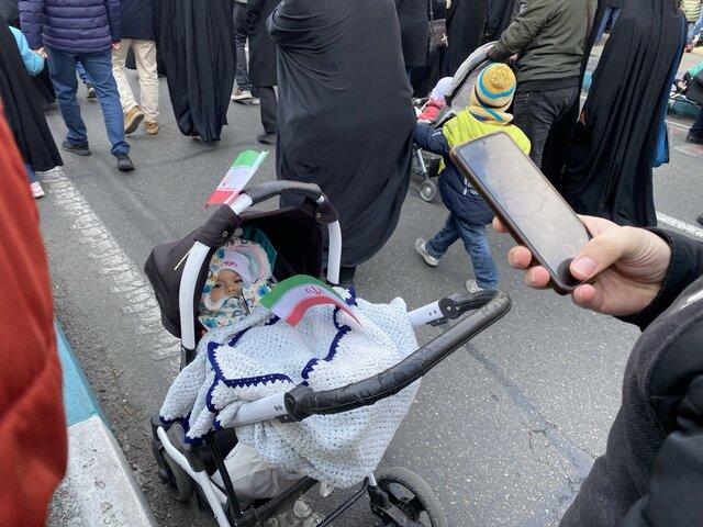 قابهایی از فرهنگ و هنر در راهپیمایی ۲۲ بهمن به روایت ایسنا