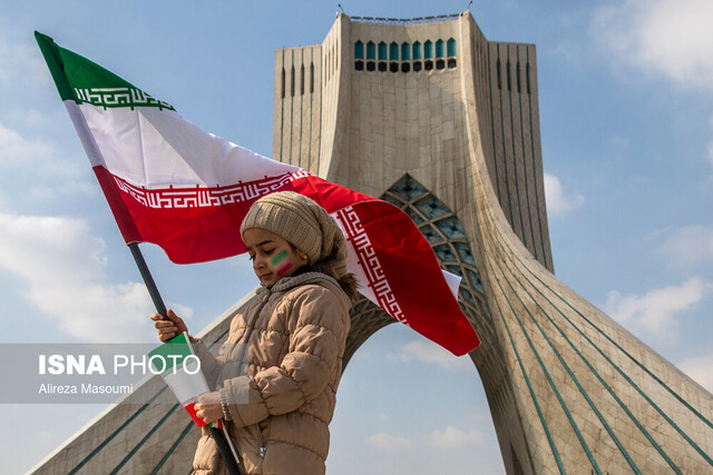 خبرنگار ایسنا به میان مردم رفت؛ پرچم ایران را چگونه می‌بینید؟