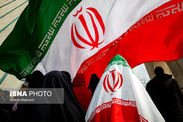 خبرنگار ایسنا به میان مردم رفت؛ پرچم ایران را چگونه می‌بینید؟