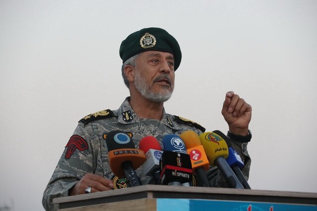 امیر سیاری: نیروهای مسلح افتخار میکنند که جوانان پشتیبانشان هستند امیر سیاری: نیروهای مسلح افتخار میکنند که جوانان پشتیبانشان هستند