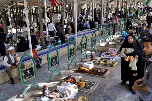 جشن برات؛ پیوندی عمیق با یاد عزیزان و سنتهای خراسان جنوبیها