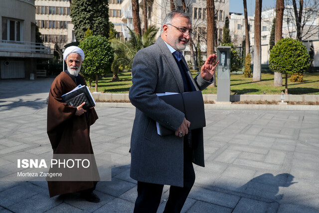 ادامه گفتوگوها با اروپا/دفاع تمامقد دولت از وزیر اقتصاد