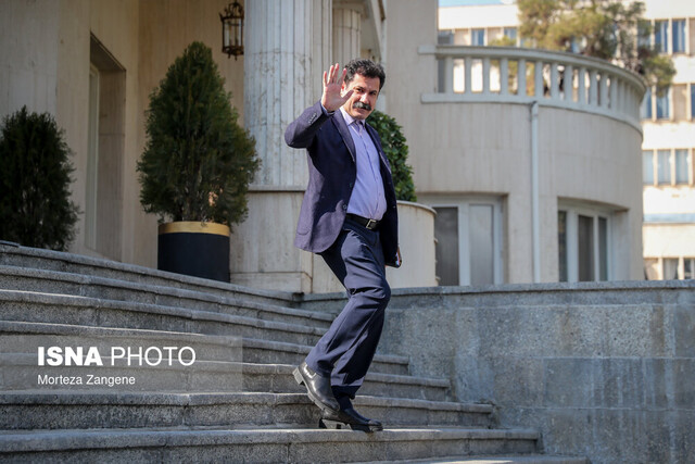 ادامه گفتوگوها با اروپا/دفاع تمامقد دولت از وزیر اقتصاد