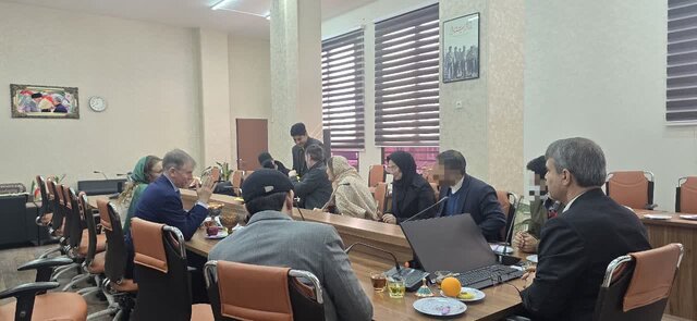 دیدار سفیر انگلیس با متهمان امنیتی تبعه کشورش در کرمان دیدار سفیر انگلیس با متهمان امنیتی تبعه کشورش در کرمان