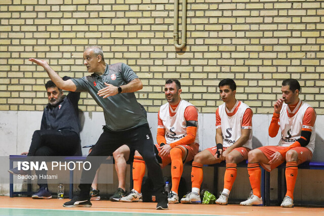 سرمربی تیم فوتسال مس سونگون: هنوز چیزی تمام نشده و امیدواریم حق به حق‌دار برسد