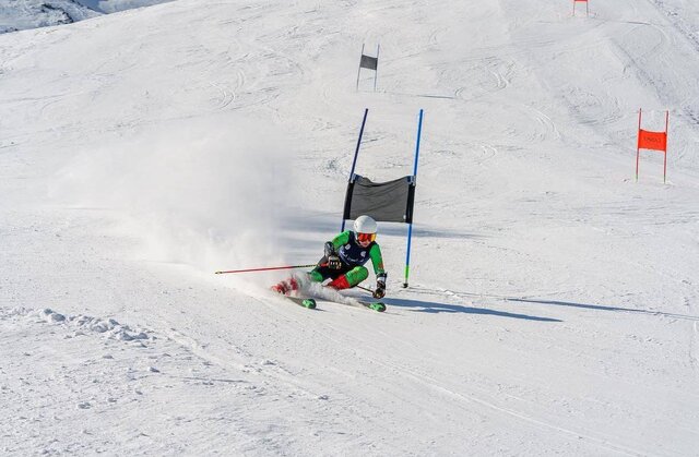 رئیس فدراسیون اسکی: اسکی‌بازان را با قرض و قوله به اروپا فرستادم