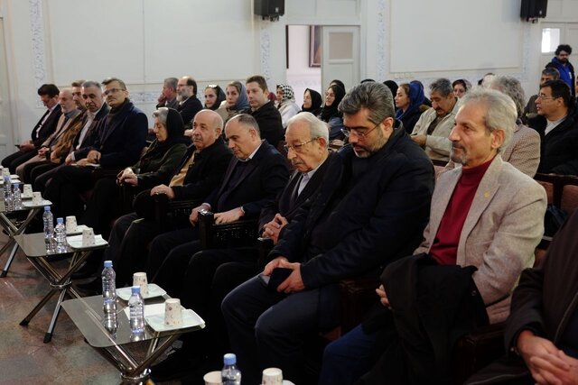 عشق به وطن در آثار حسن ریاحی موج میزند