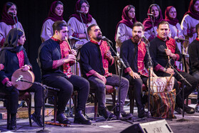 اجرای گروه موسیقی باما با خوانندگی مهدی کارگر درچهلمین جشنواره موسیقی فجر در مازندران