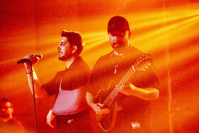 اجرای فرزاد فرزین خواننده موسیقی پاپ کشور درچهلمین جشنواره موسیقی فجر در مازندران