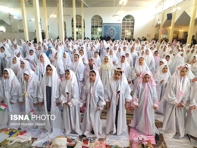 جشن تکلیف ۴۰۰ دانش آموز دختر آستارایی برگزار شد