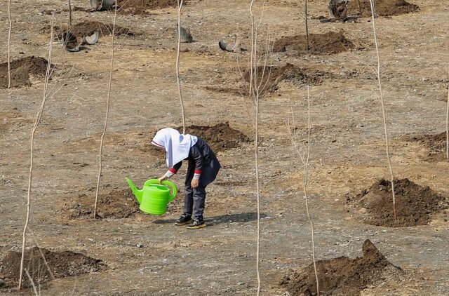 عکس تزئینی ست حضور «مادر دختری» برای کمک به طبیعت در گرمسار