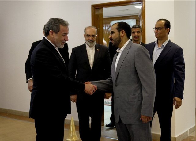 دیدار رئیس هیات مذاکره کننده دولت نجات ملی یمن با عراقچی دیدار رئیس هیات مذاکره کننده دولت نجات ملی یمن با عراقچی