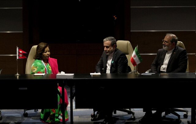 دعوت عراقچی از وزیر خارجه نپال برای سفر به تهران دعوت عراقچی از وزیر خارجه نپال برای سفر به تهران