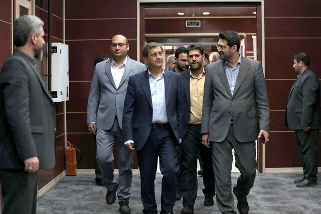 پرونده استیضاح باز شد؛ مُصلح اقتصادی، زیر ذرهبین!