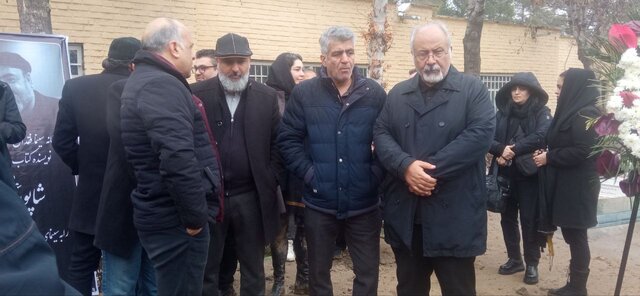 دلنوشتهای برای شاپور عظیمی همزمان با خاکسپاریش