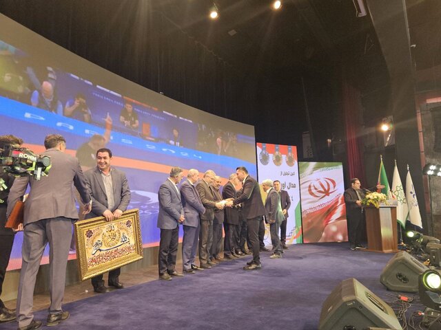 برای توسعه ورزش و کشف استعدادهای ورزشی تلاش میکنیم