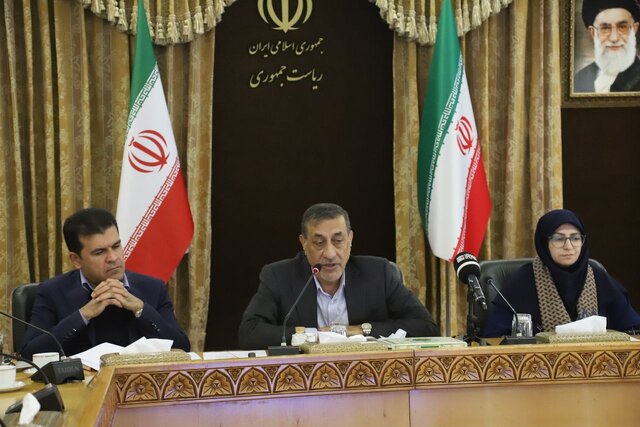 زلنسکی در دام جدید ترامپ / حاشیههای تمامنشدنی «حراج تهران» / وعده ساخت سه ورزشگاه در تهران