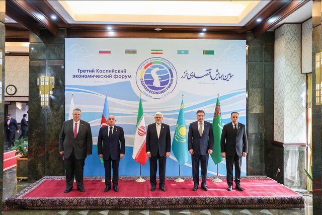 عکس یادگاری اعضای همایش اقتصادی خزر عکس یادگاری اعضای همایش اقتصادی خزر
