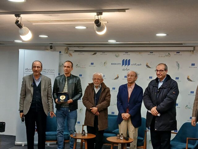 در ستایش مرد تاثیرگذاری که کم حرف میزد در ستایش مرد تاثیرگذاری که کم حرف میزد