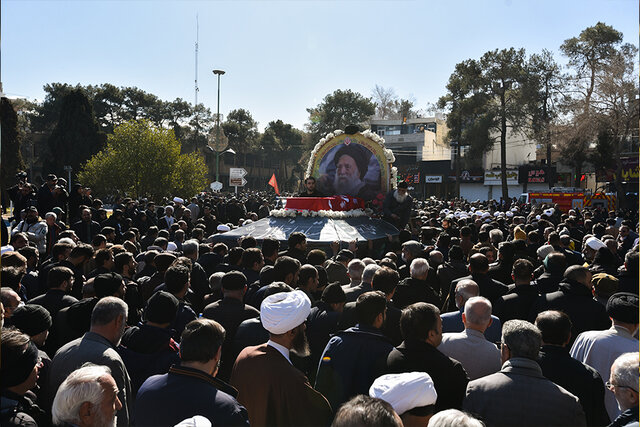 ویدیو/ وداع مردم اصفهان با روحانی وارسته؛ آیتالله مستجابالدعواتی ویدیو/ وداع مردم اصفهان با روحانی وارسته؛ آیتالله مستجابالدعواتی