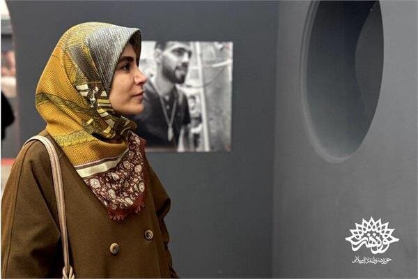 بازدید معاون هنری وزارت ارشاد از عکس روایتهای مردم فلسطین   بازدید معاون هنری وزارت ارشاد از عکس روایتهای مردم فلسطین