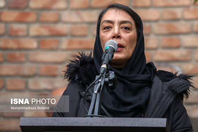 مراسم تشییع پیکر منوچهر والیزاده زیر باران برگزار شد