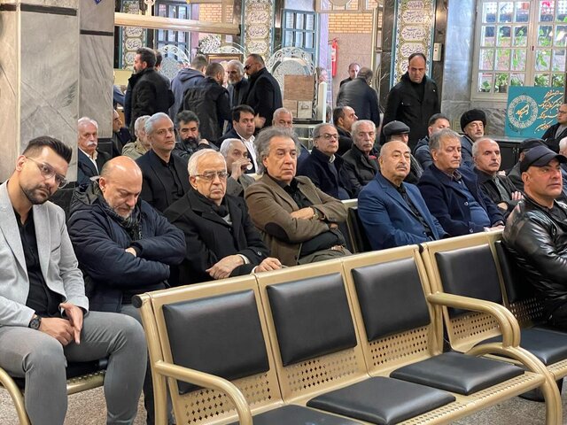 مراسم یادبود دوبلور قدیمی بلافاصله پس از تشییع منوچهر والیزاده