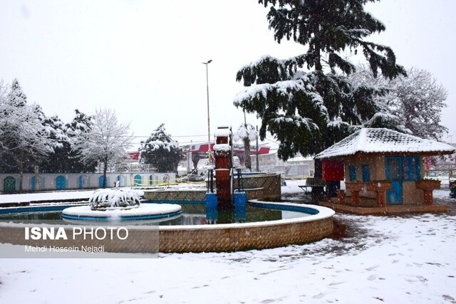 برفروبی معابر شهری آستارا با ۱۶۰ نیرو در حال انجام است