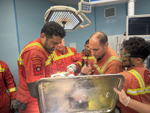 نجات دست زن ۳۵ ساله گرفتار در چرخ گوشت صنعتی نجات دست زن ۳۵ ساله گرفتار در چرخ گوشت صنعتی