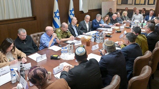 رییس حزب دموکراتیک اسرائیل: تاخیر در آزادی اسرای فلسطینی نقض آشکار توافق است رییس حزب دموکراتیک اسرائیل: تاخیر در آزادی اسرای فلسطینی نقض آشکار توافق است